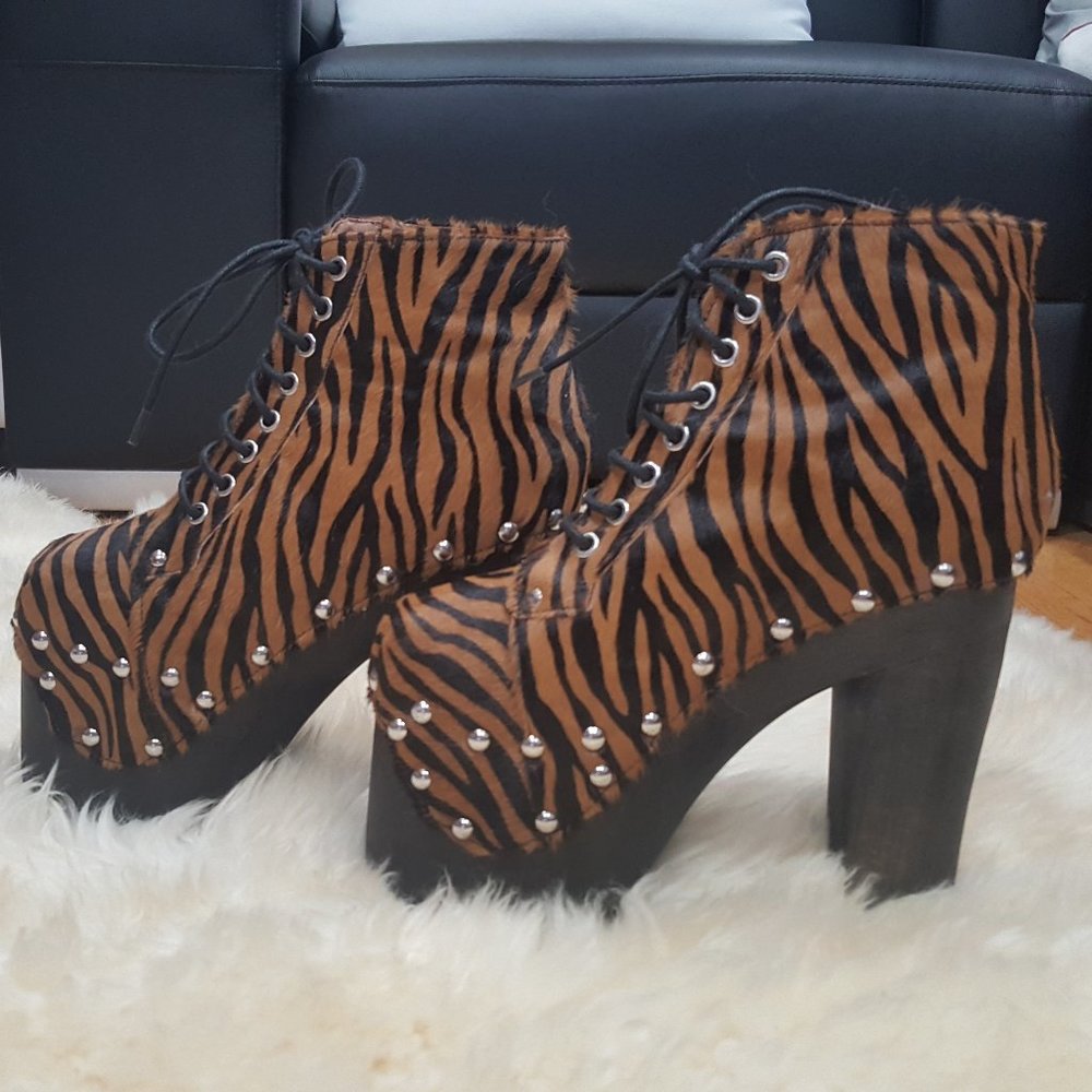 💥SHOWSTOPPERS!💥 Lula F Cheetah Last Havana Genuine Leather Booties - Picture 2 of 15
